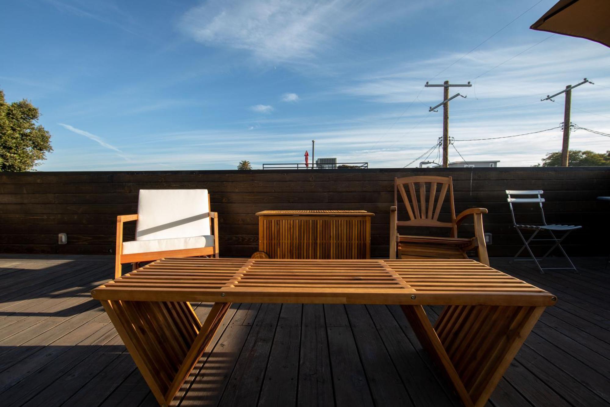 Venice Beach Two Bedroom Rooftop House With Parking *