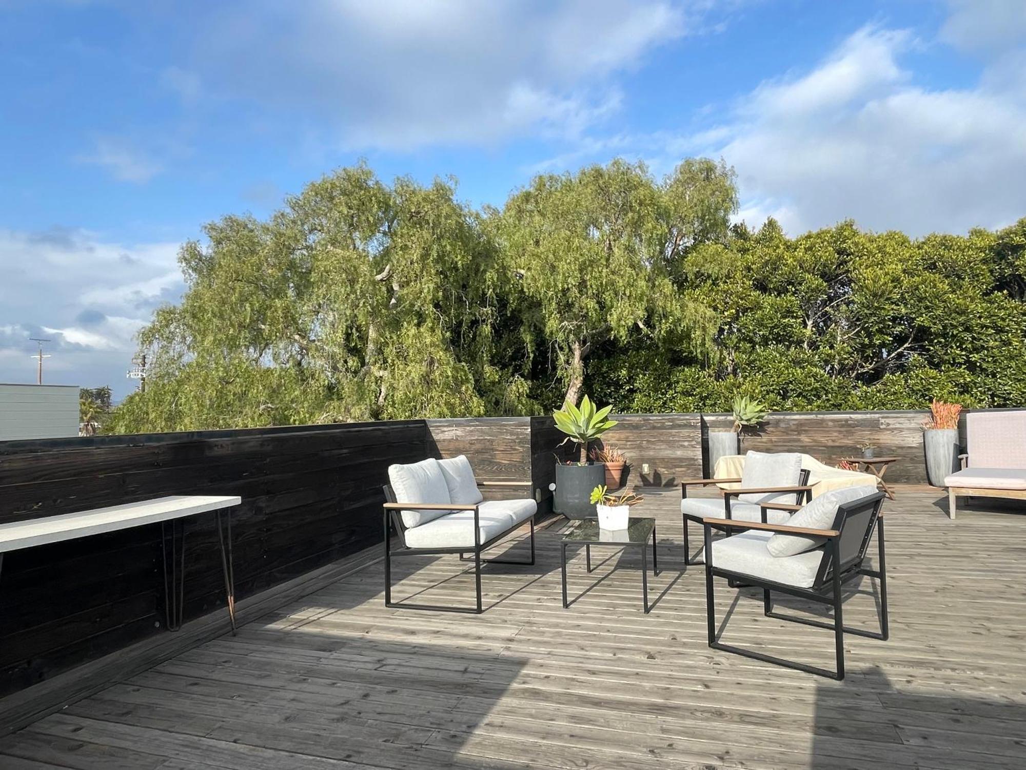Venice Beach Two Bedroom Rooftop House With Parking Los Angeles